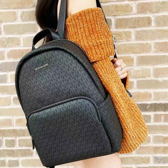 Gaby’sBags💕NWT Michael Kors Large Backpack - Picture 3 of 4